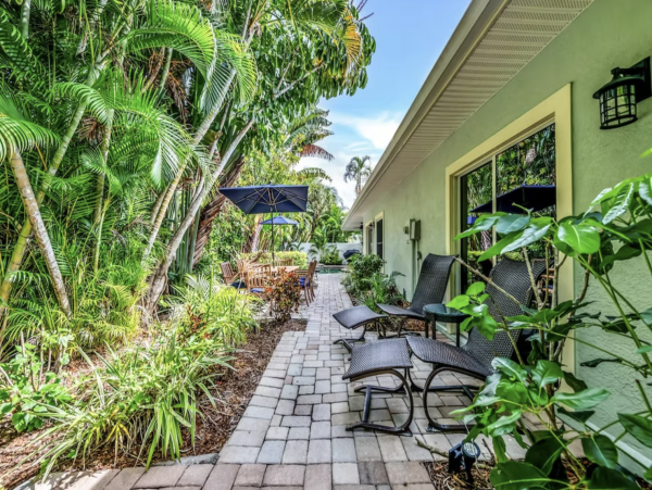 Four Bedroom Vacation Home in Holmes Beach Close to Beach